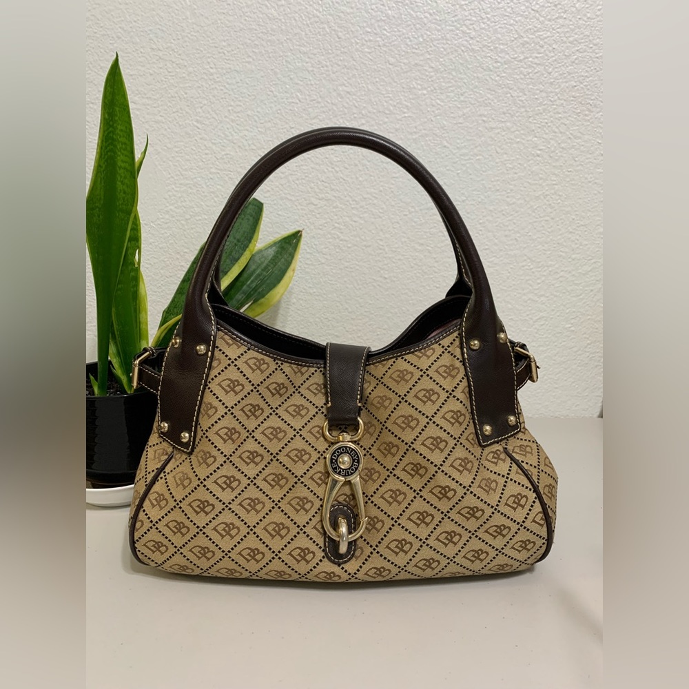 💕👜Dooney & Bouke Signature Satchel